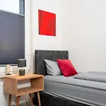 Livemore24 - Space In Wlan - Smart-tv - 24-7 Check-in Und Küche Apartamento