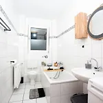 Livemore24 - Space In Wlan - Smart-tv - 24-7 Check-in Und Küche Apartamento Duisburg