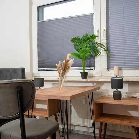 Livemore24 - Space In Wlan - Smart-tv - 24-7 Check-in Und Küche * Duisburg