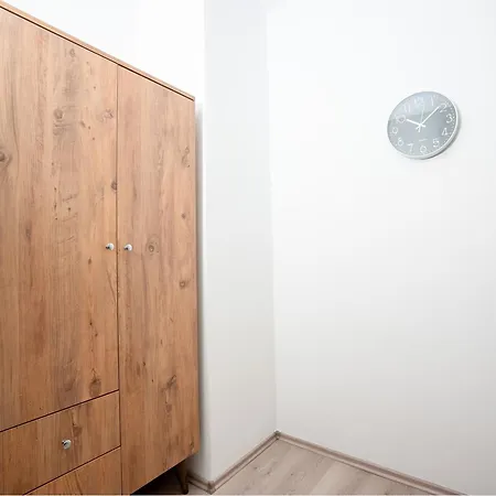 Livemore24 - Space In Wlan - Smart-tv - 24-7 Check-in Und Küche Apartamento