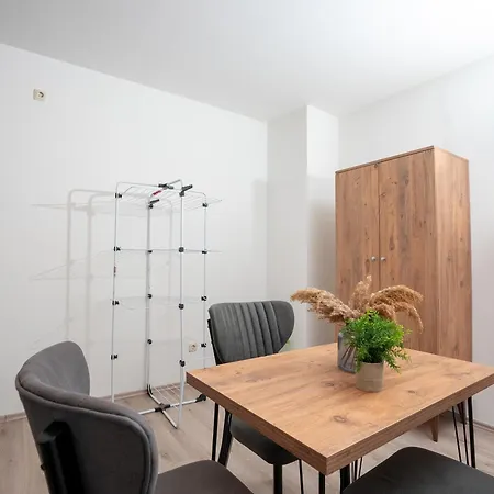 Livemore24 - Space In Wlan - Smart-tv - 24-7 Check-in Und Küche